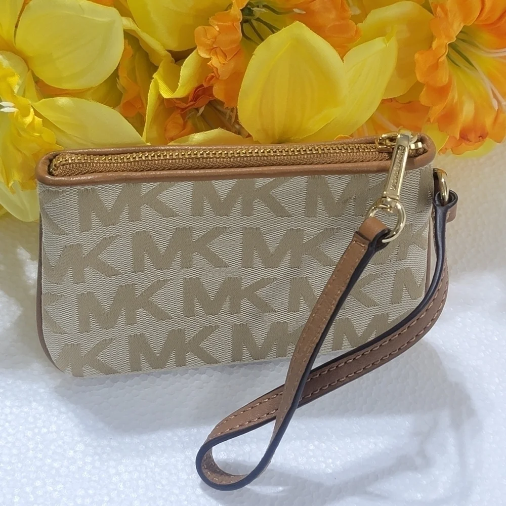 MICHAEL KORS WOMEN WRISTLET WALLET TAN/BROWN